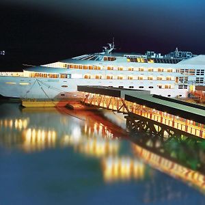 Vintage Luxury Yacht Hotel